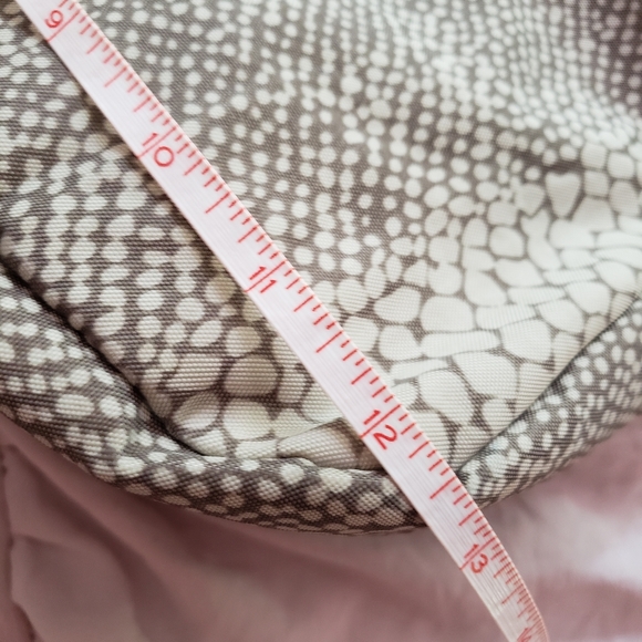 Stylish Travelon Anti-Theft Snakeskin print bag - Picture 5 of 10